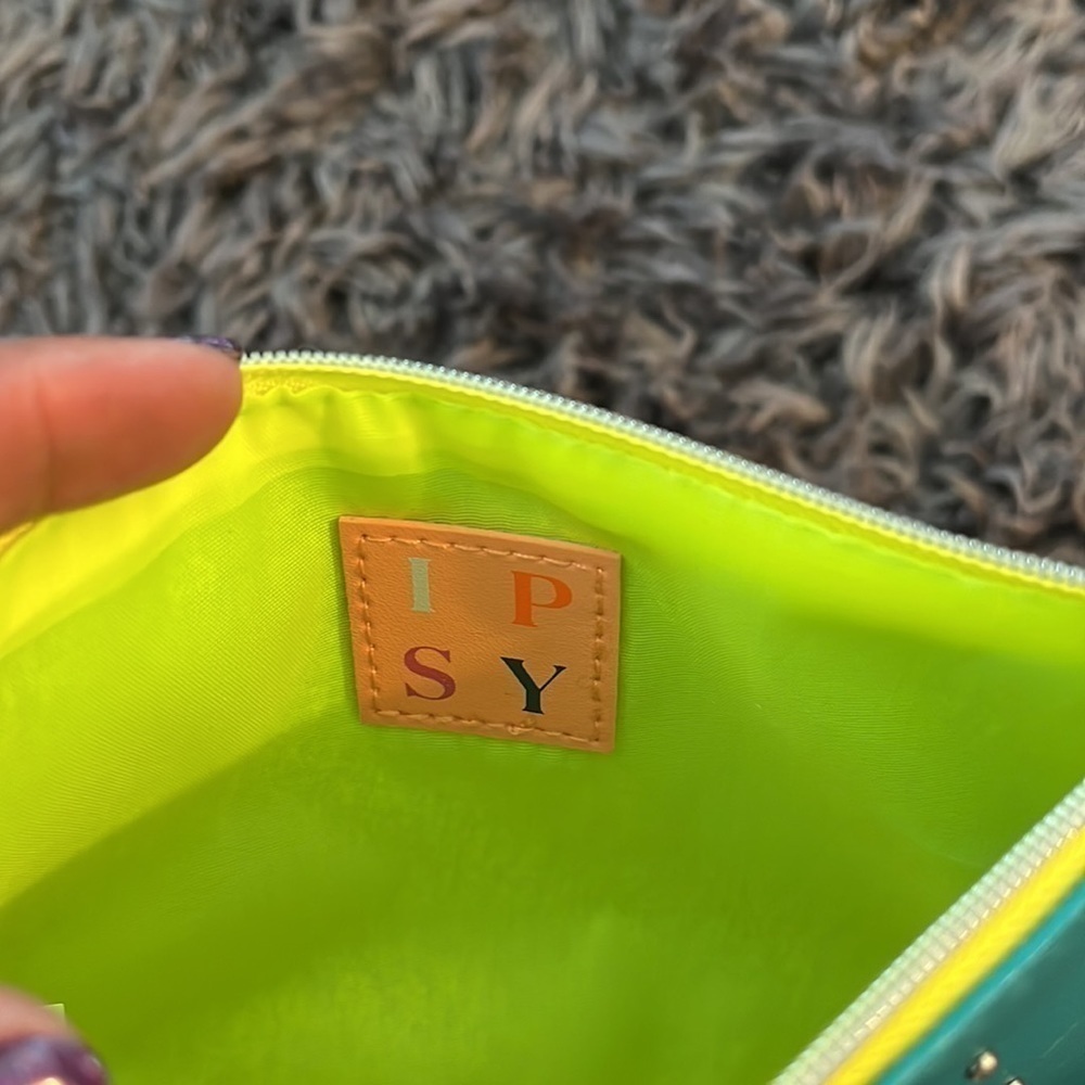 Green with silver studs ipsy makeup bag - Picture 4 of 4